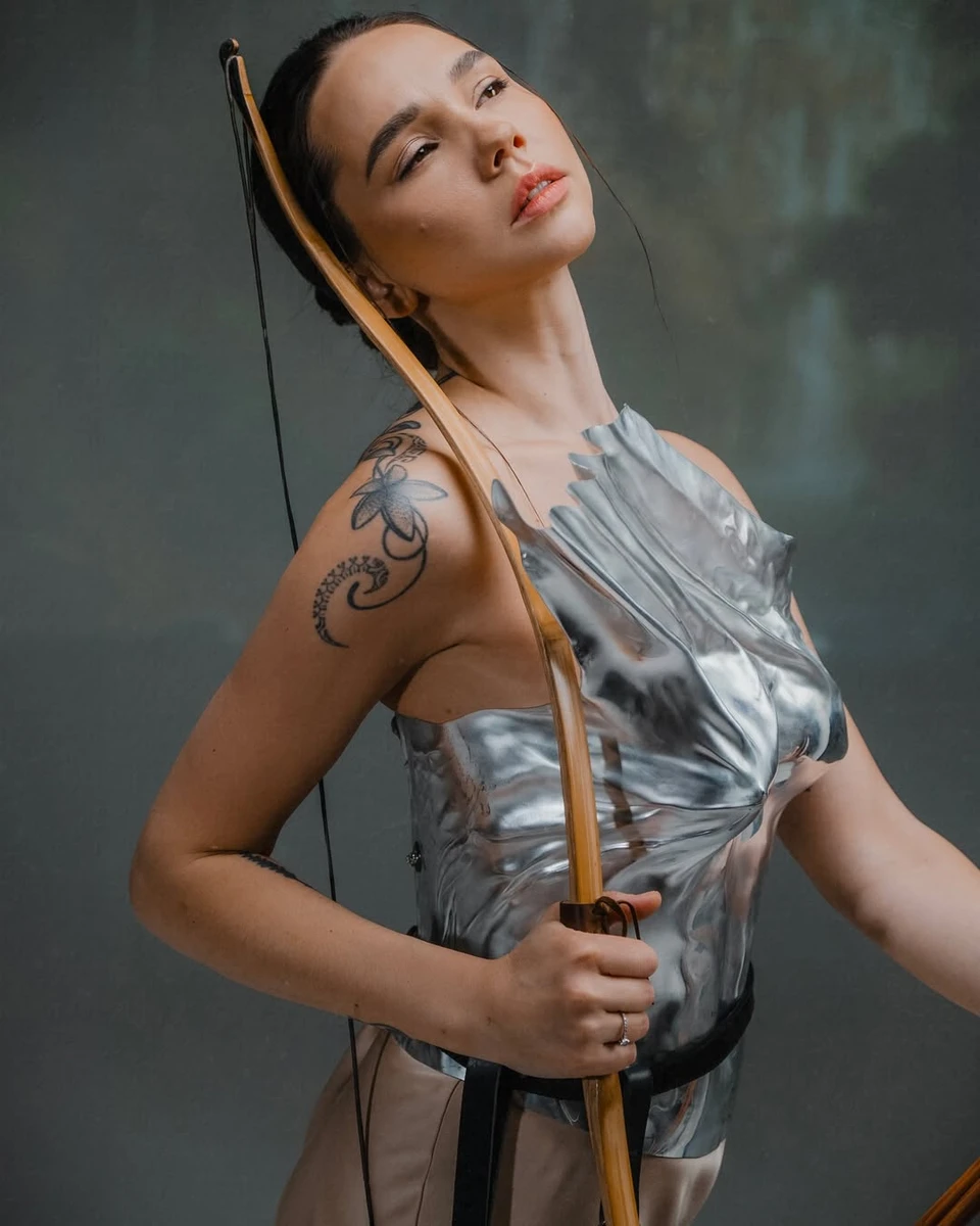 Наталія Татарінцева показалася в образі лучниці