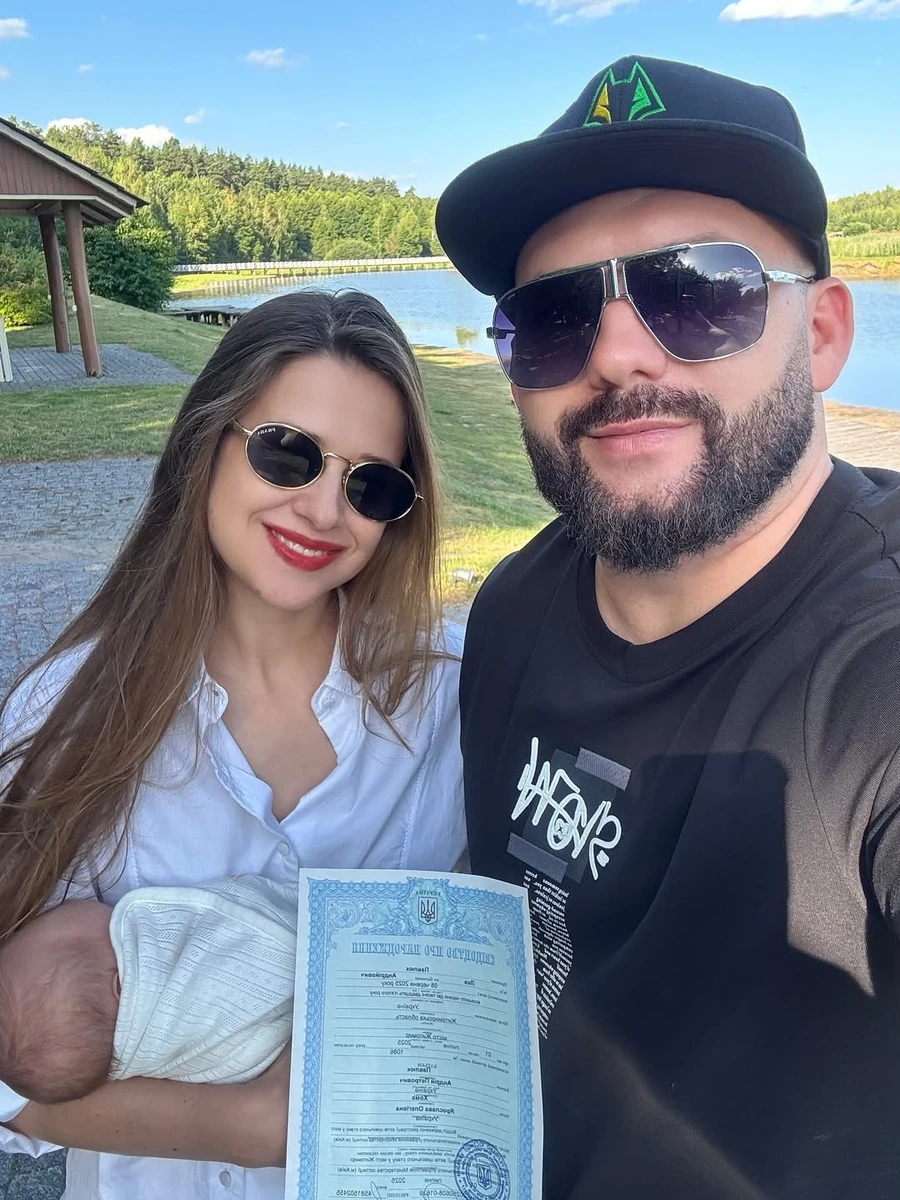 Однак обличчя Лео батьки поки не готові показувати