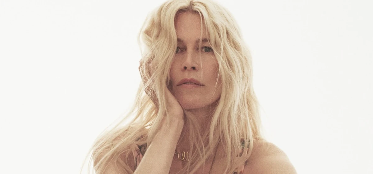 Клаудія Шиффер у купальнику показалась у крижаній воді