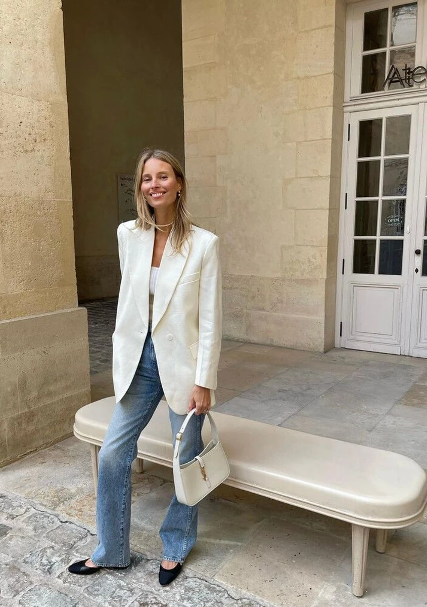 Образ із білим піджаком і джинсами