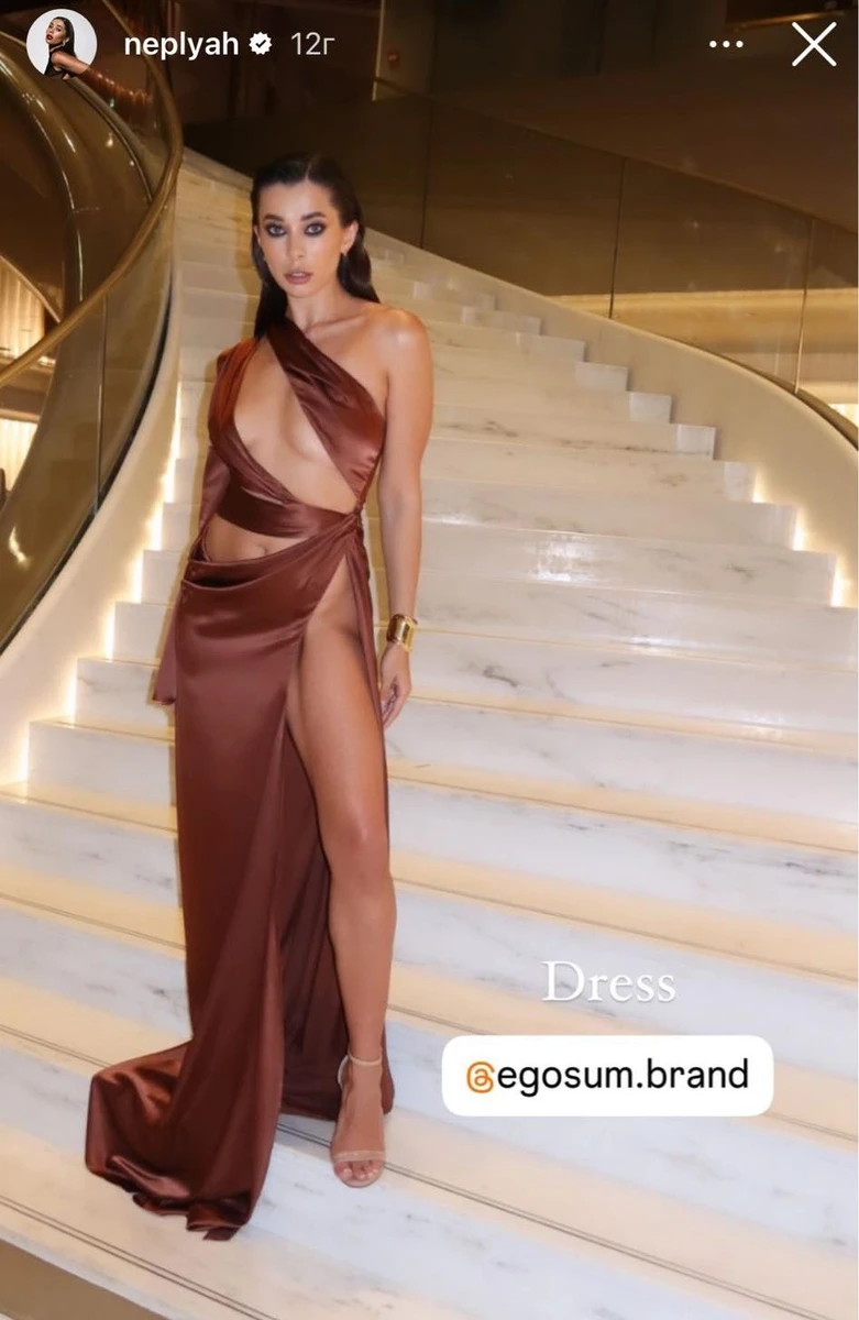 Образ Аня підібрала відповідний своєму стилю жінки-вамп 