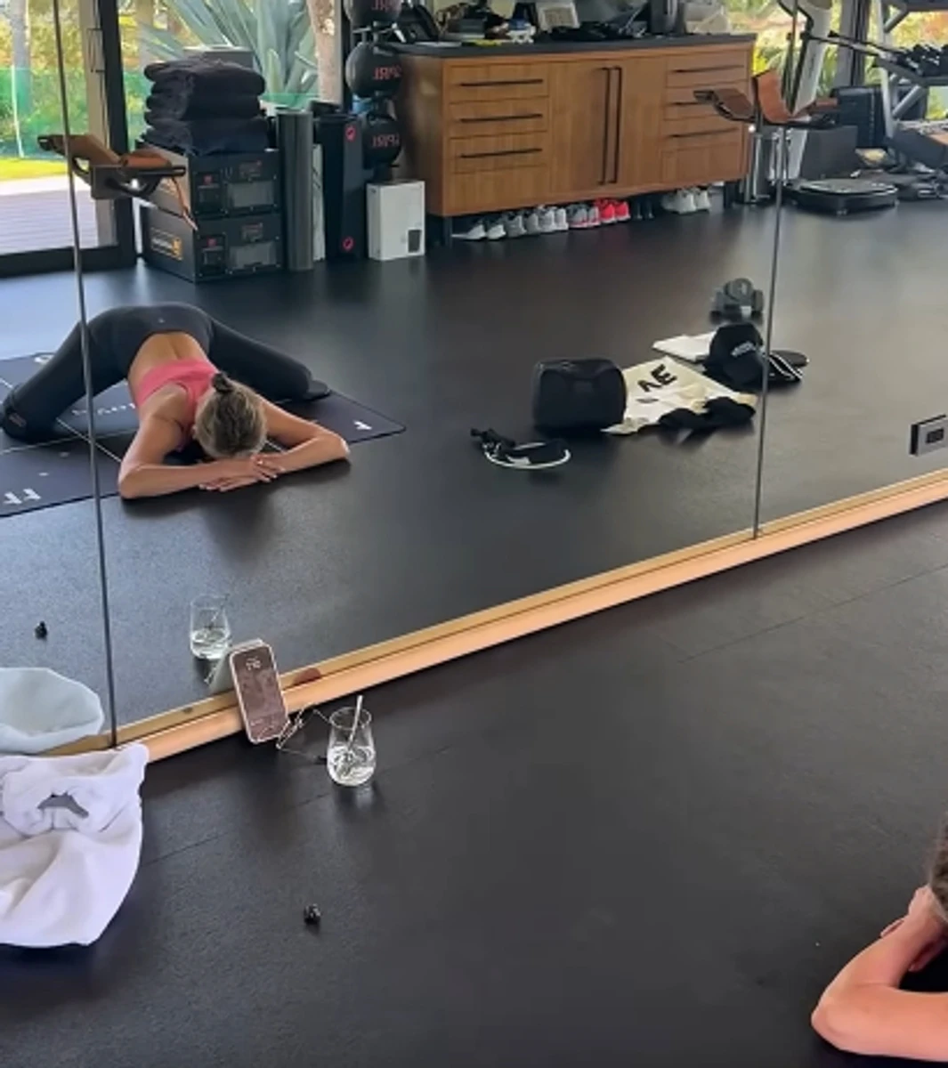 Дженніфер Еністон вразила своїм виглядом у спортзалі