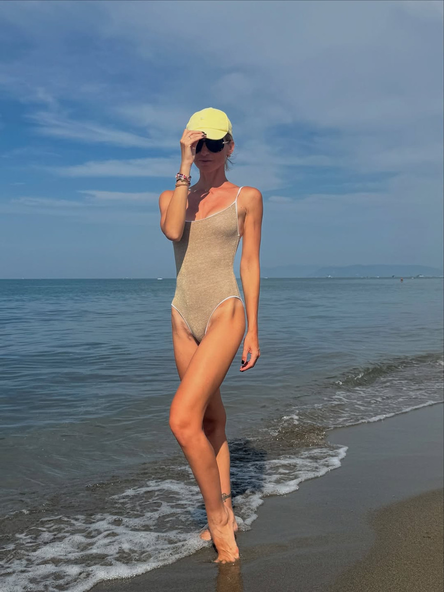 Єлизавета Юрушева захопила стрункими формами на фото з Італії