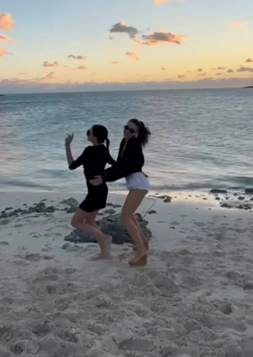 Вікі у день 29-річчя дівчини показала кумедне відео з їхнього відпочинку