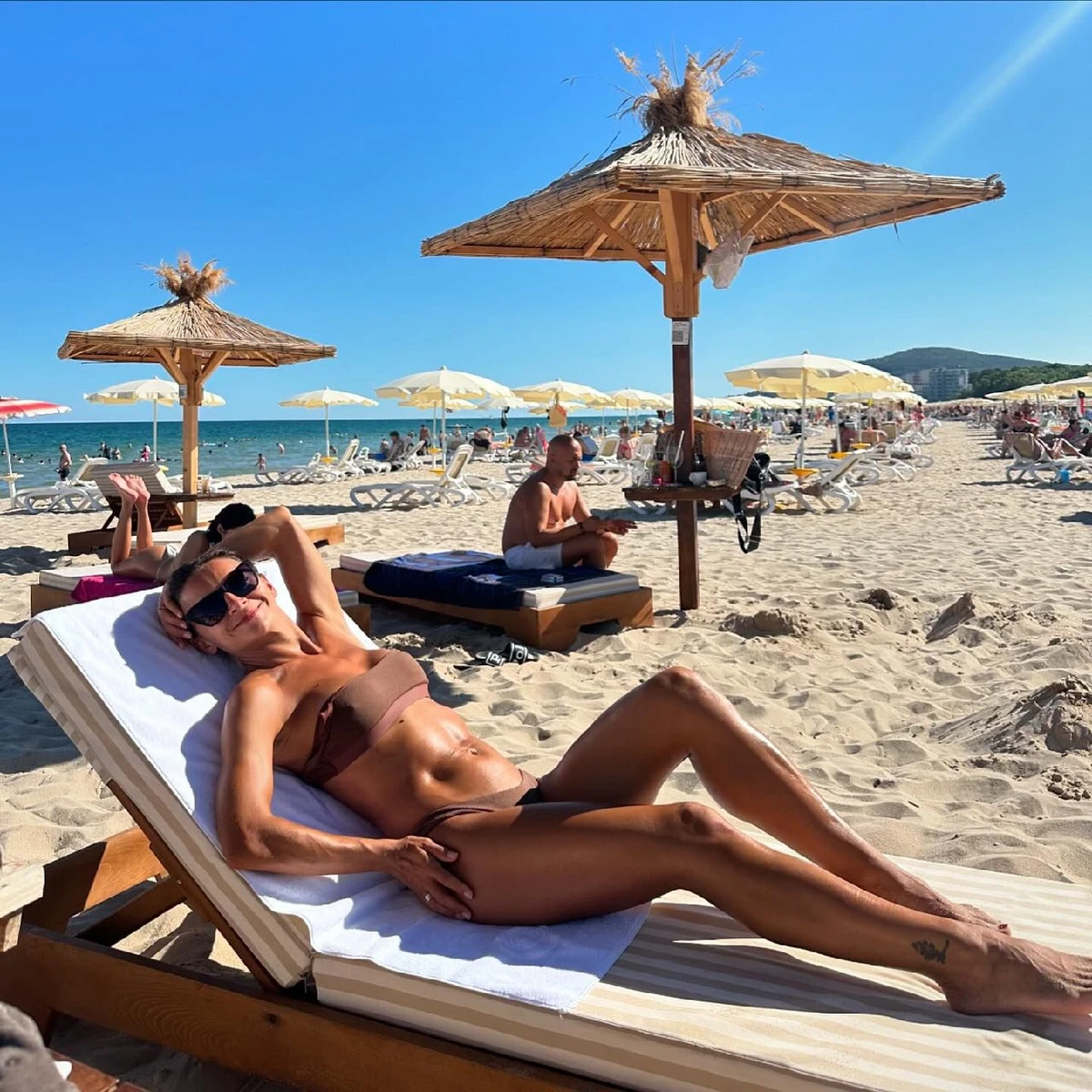 Хореографка Ілона Гвоздьова на пляжі