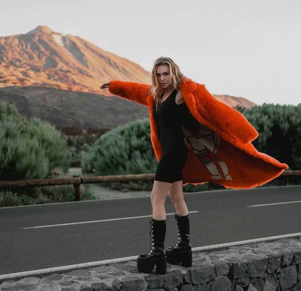 Камінська посвітила ногами у ботфортах