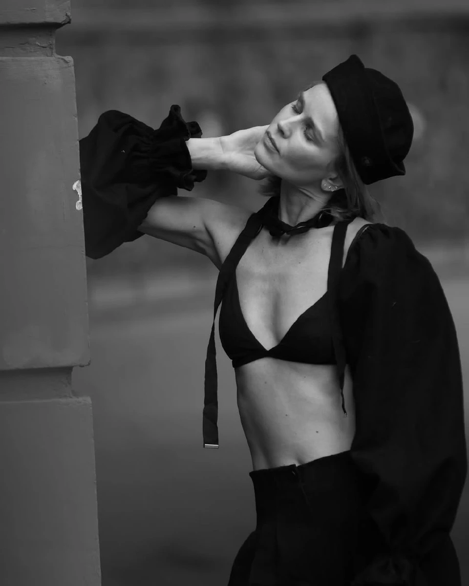 Кузнецова у ліфі і штанях