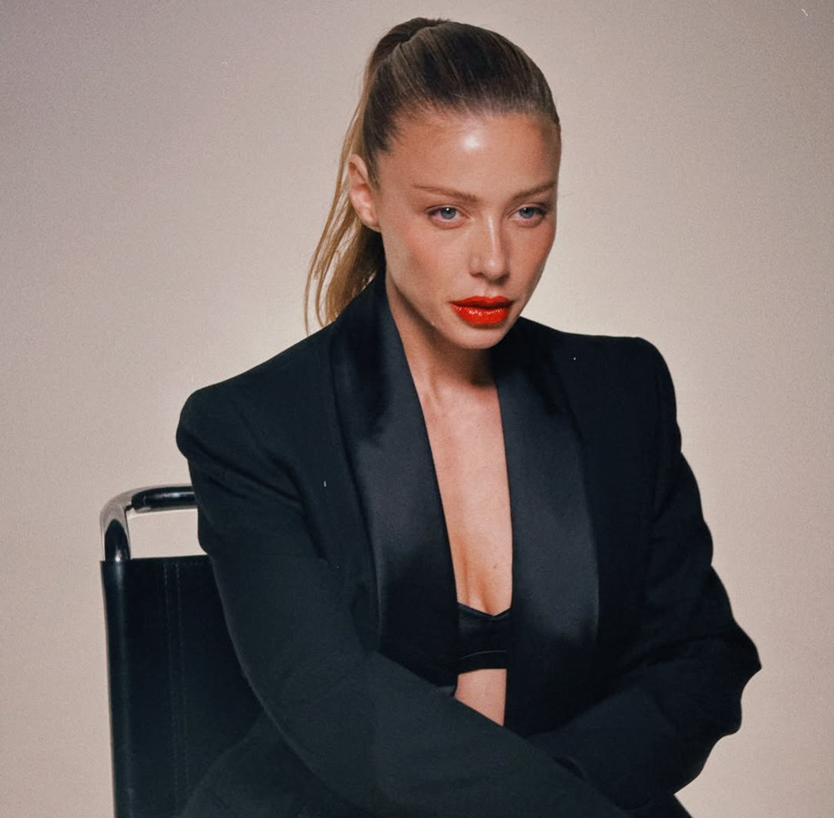 Тіна Кароль попозувала для фото