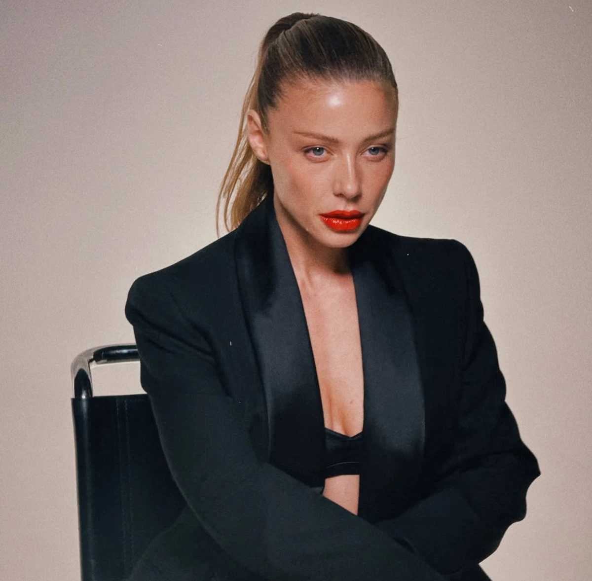 Тіна Кароль попозувала для фото