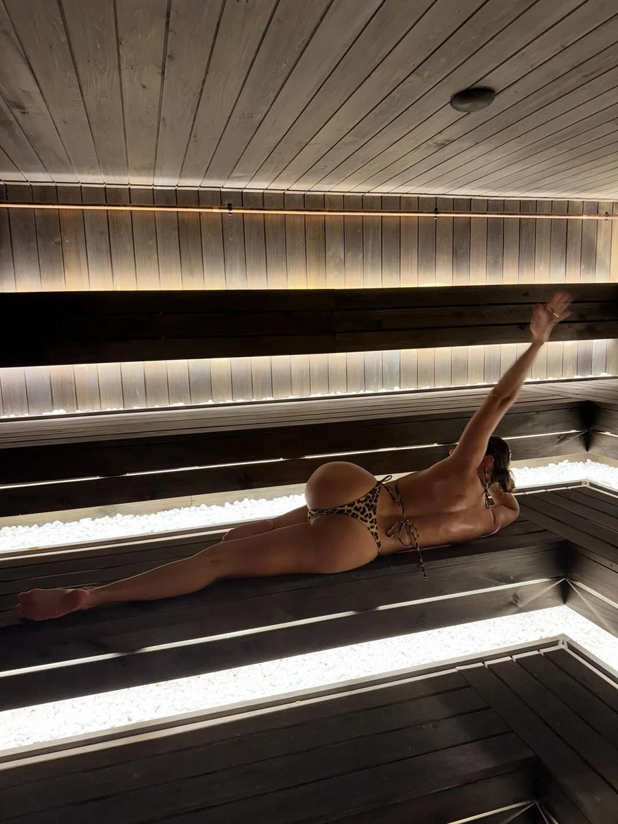 Анна Неплях наробила нових фото