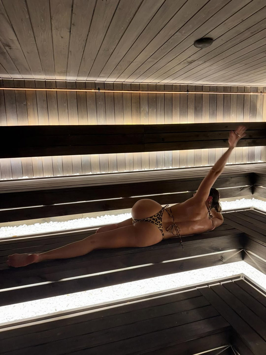 Анна Неплях наробила нових фото