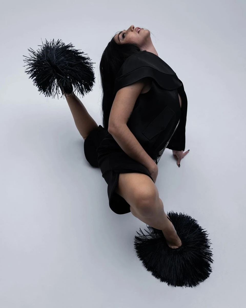 Модель Лурдес Леон