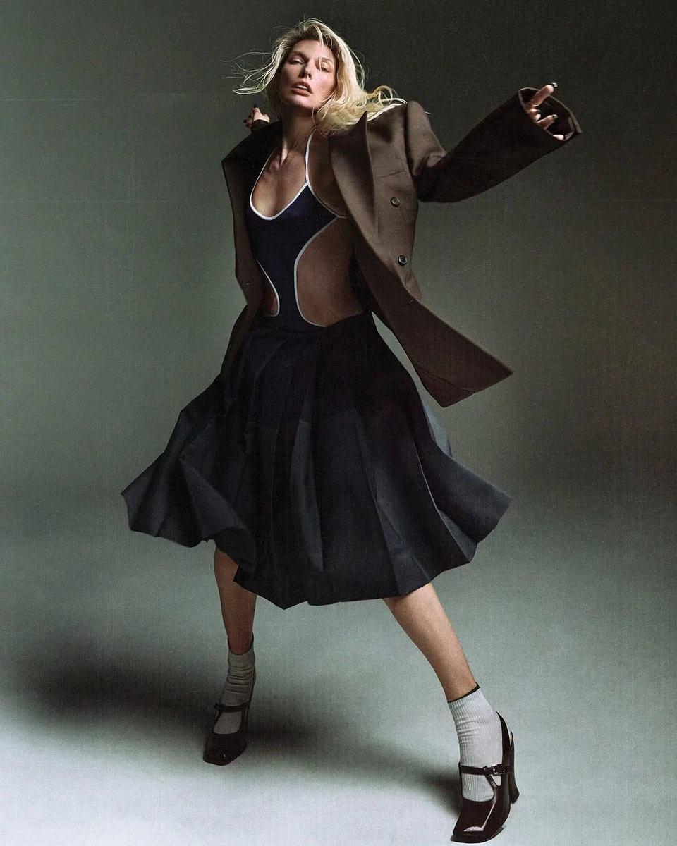 Мілла Йовович знялася у фотосесії у стильних образах