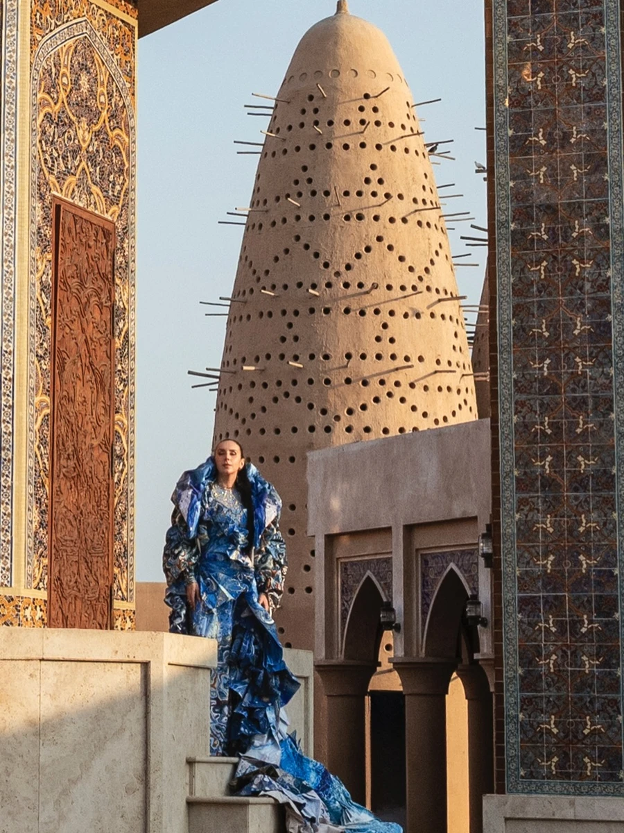 Джамала у своїй фактурній сукні чудово вписалася в архітектурний ансамбль Дохи 