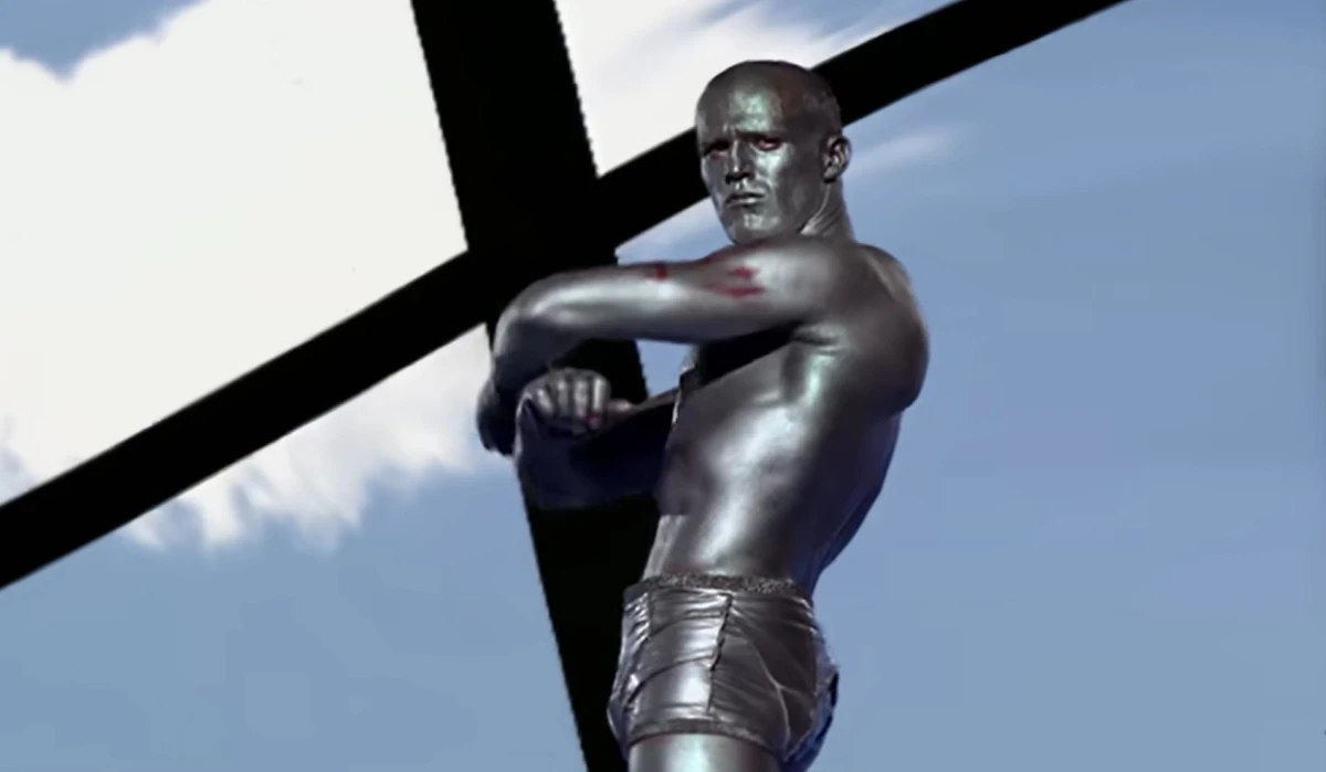 Срібний Джейсон Стейтем танцює у кліпі Run to the Sun