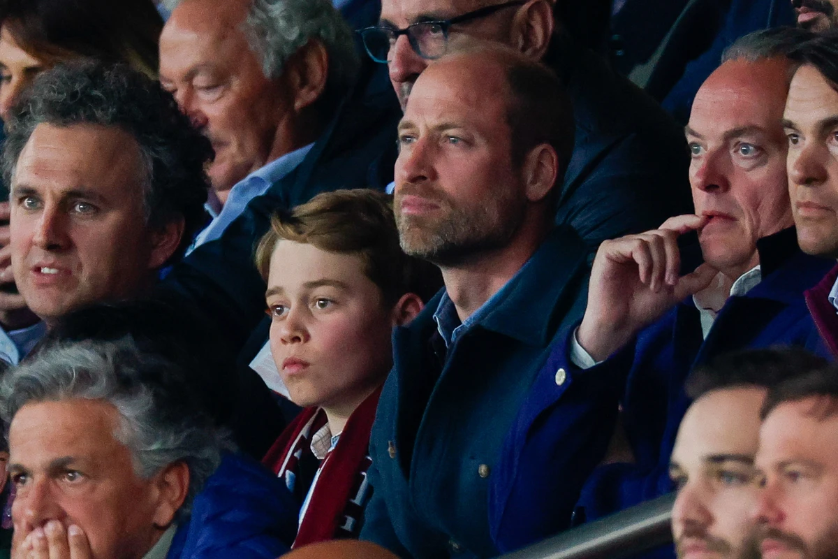 Принц Вільям разом із сином вболівав на футбольному матчі