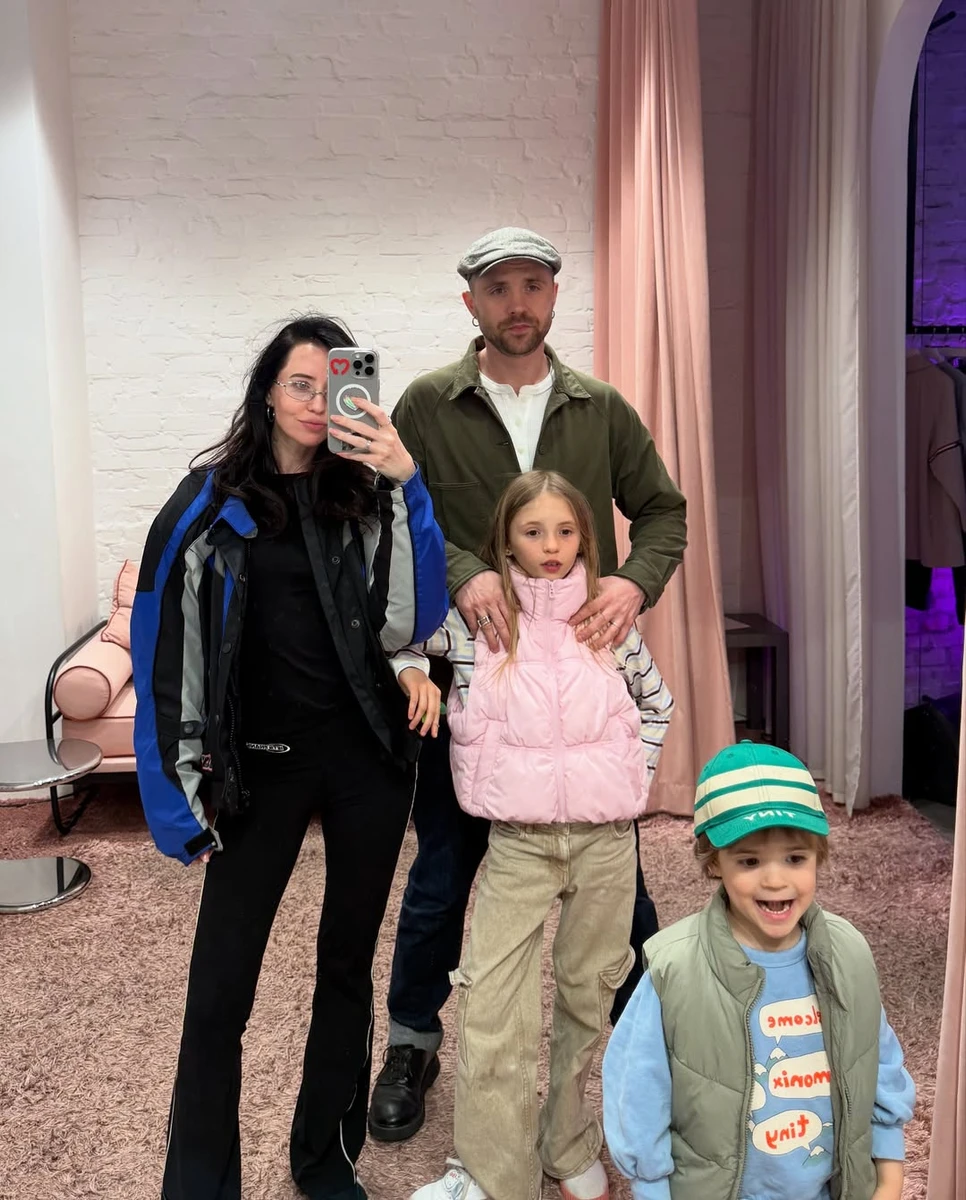 Надя Дорофєєва з Кацуріним та його дітьми показалися на прогулянці