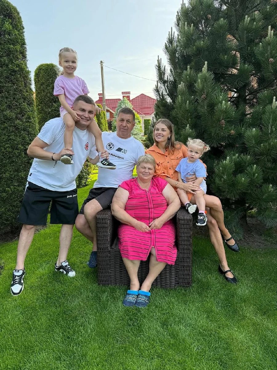 Найцінніші моменти у бабусі з дідусем. Це справжнє щастя, коли вони можуть бавити своїх правнучок, - поділилася Зінченко