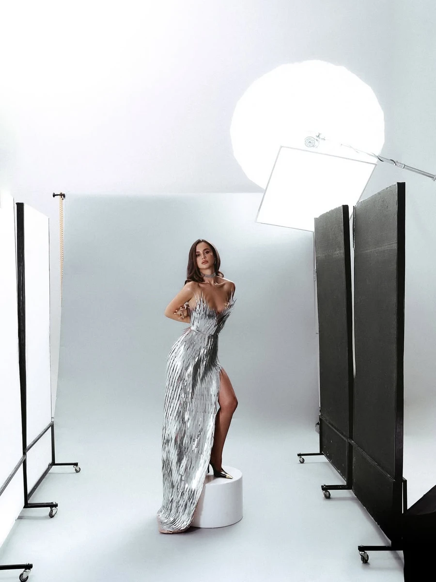 Таня Парфільєва засвітила ніжку у сексі сукні з розрізом