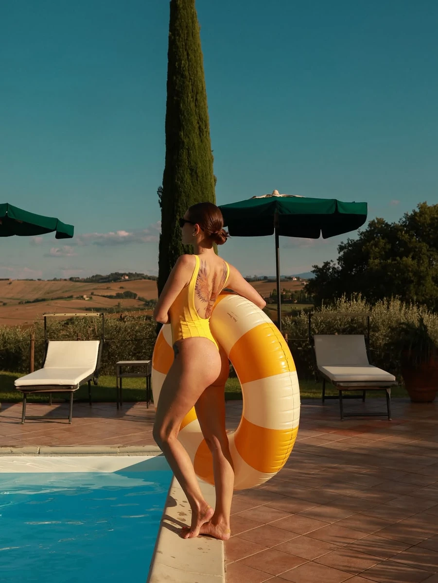 До речі, блогерка якось казала, що їй не личить бути худорлявою, тому перед настанням літа воліла набрати трішки форми 