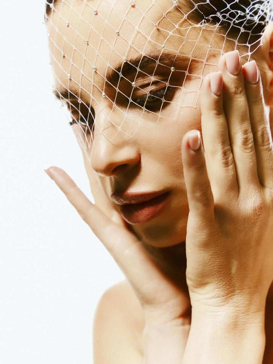 Дружина Усика наробила емоційних фото з сіткою на обличчі