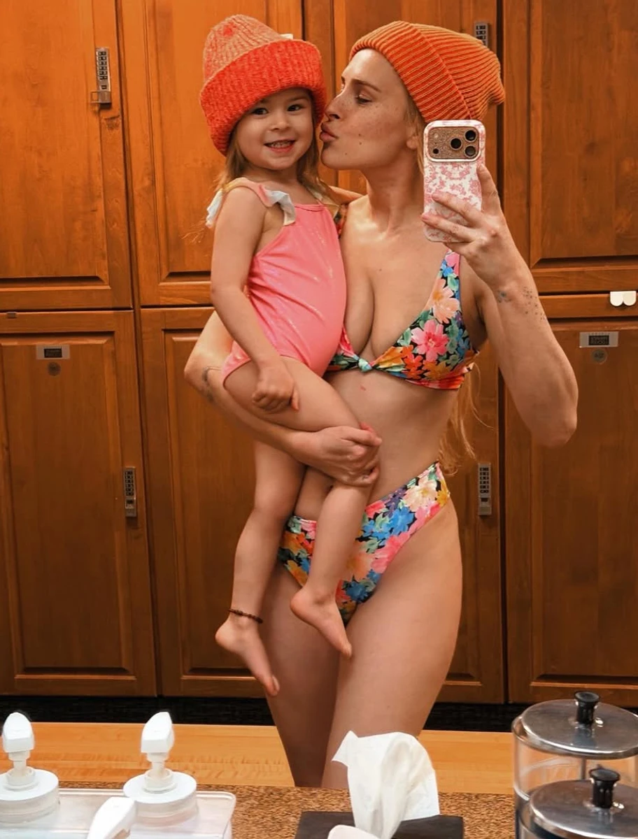 Донька Мур і Вілліса працює на декількох роботах заради дочки