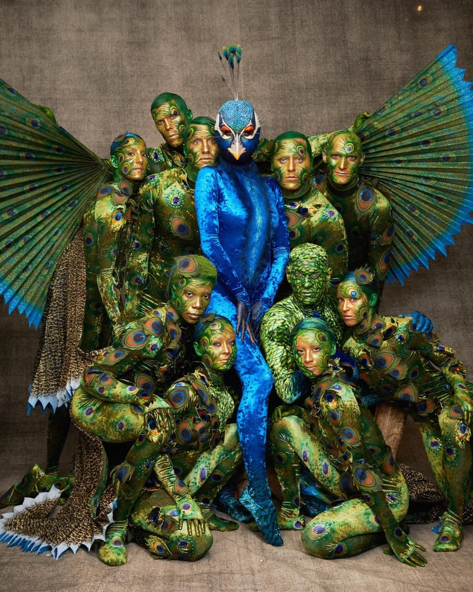 Гайді та десятеро помічників, які також долучилися до утворення образу