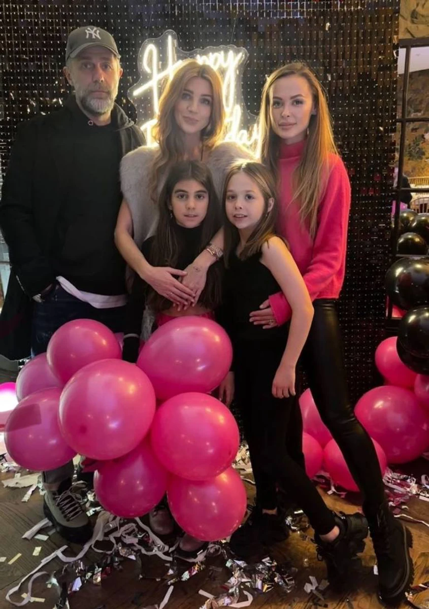 Сільченко з донькою та нареченим, івентмейкером Сергієм Неклєвою