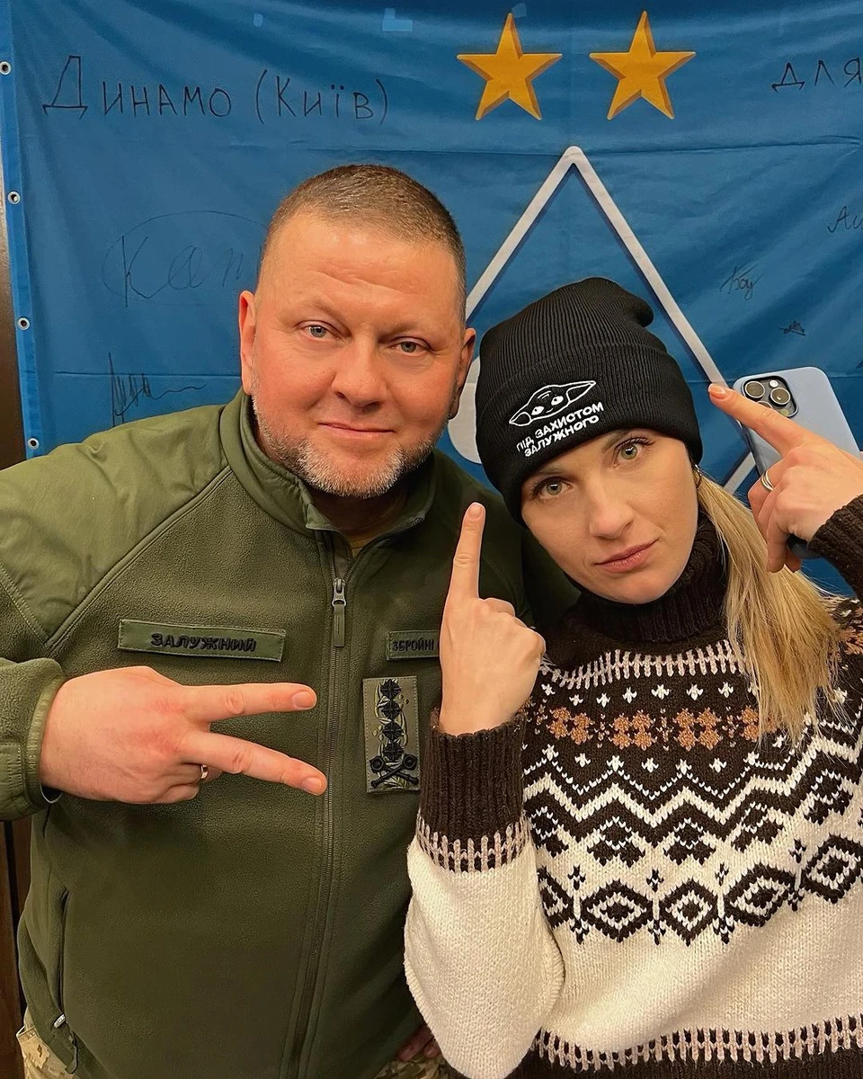 Якось Залужний потрапив у кадр із нашивкою бейбі Йоди на військовій формі. Це фото вмить розлетілося на меми З нами Бог і бейбі Йода