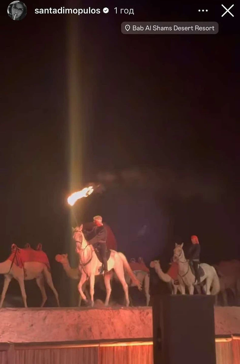 Дівчат розважали місцеві чоловіки на конях 