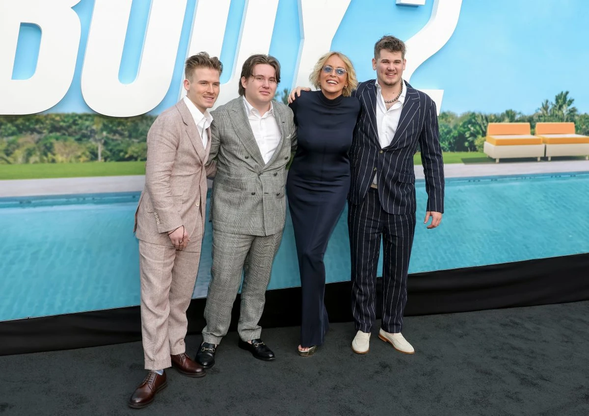 Шерон Стоун та її прийомні сини