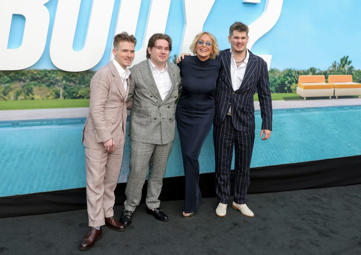 Шерон Стоун та її прийомні сини