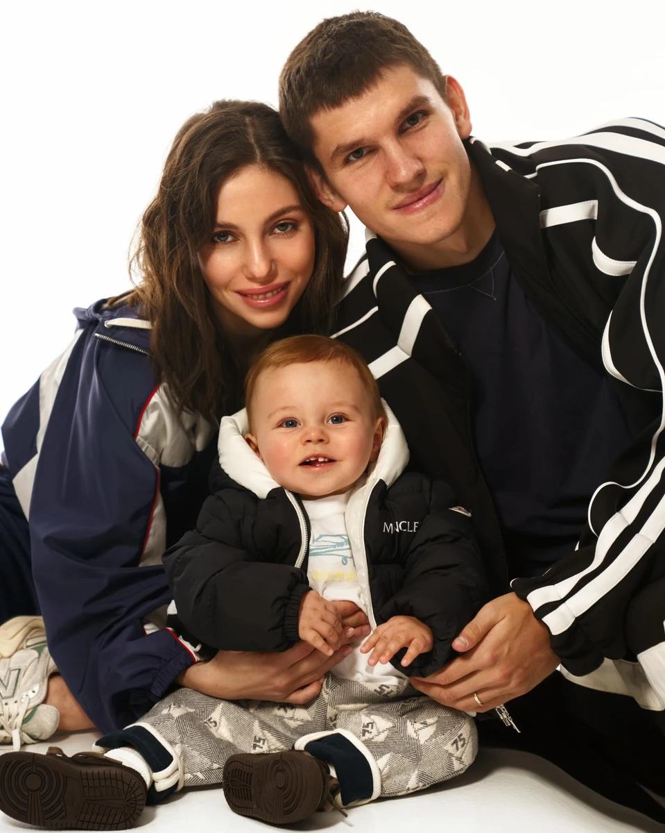 Яна Суркіс з чоловіком і сином