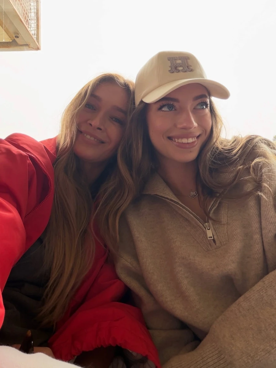 Віра Брежнєва з молодшою донькою