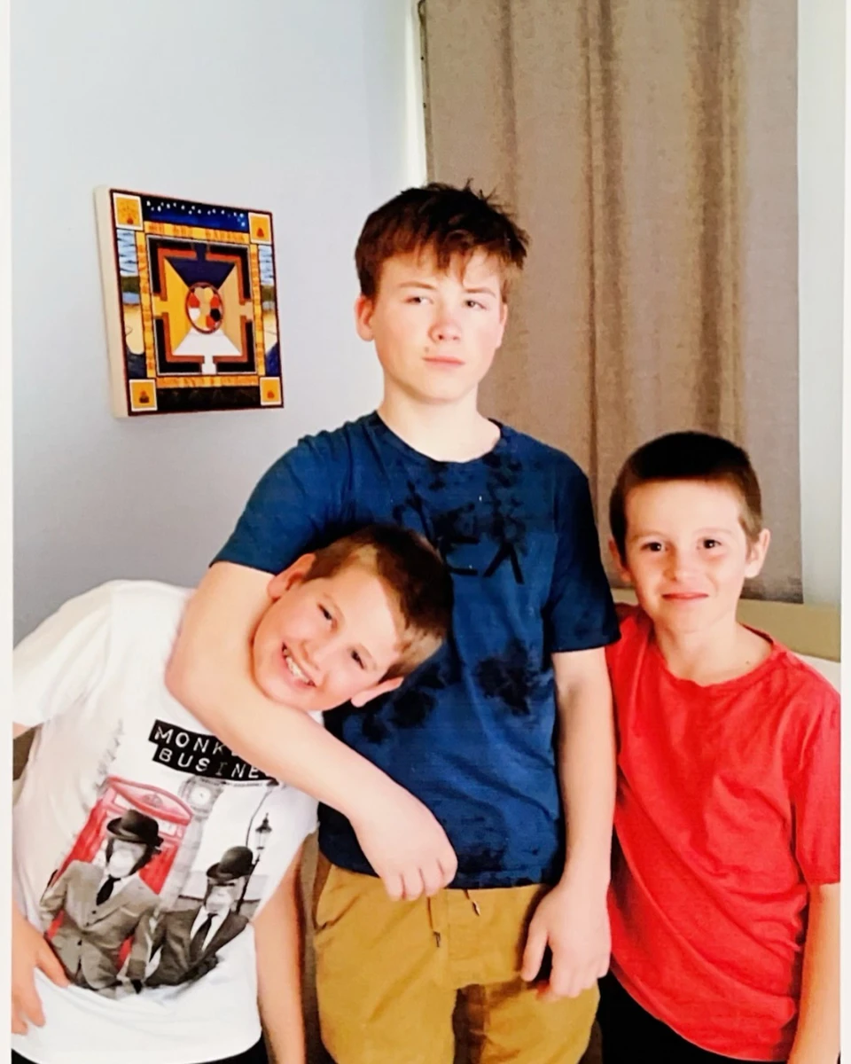 Троє синів Шерон