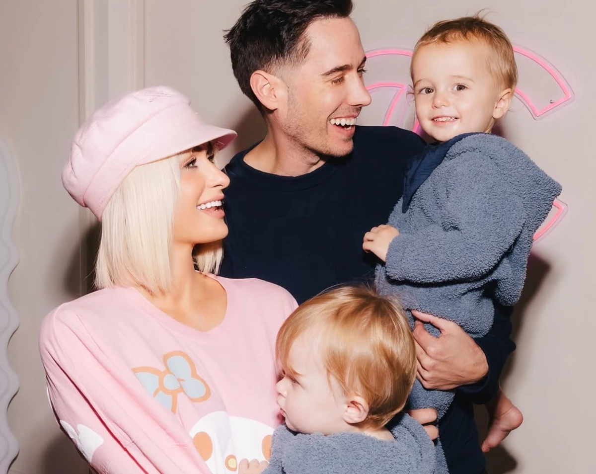 Періс Хілтон з сином і донькою