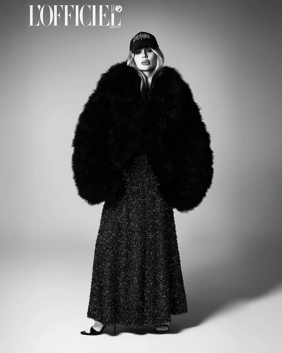 Лобода вдягнула максі-сукню та шубу для нових фото