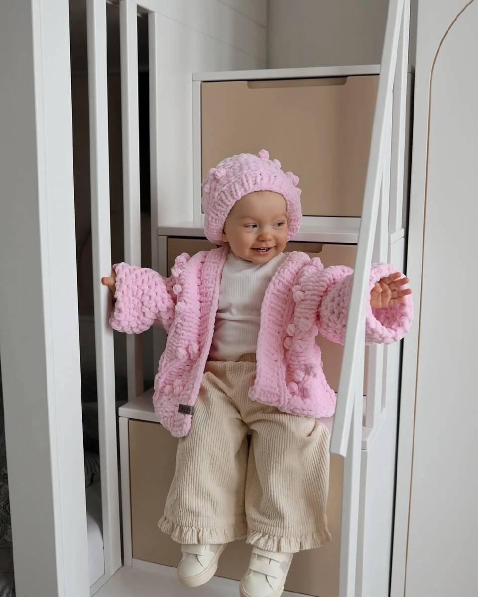 Віра попозала у рожевому