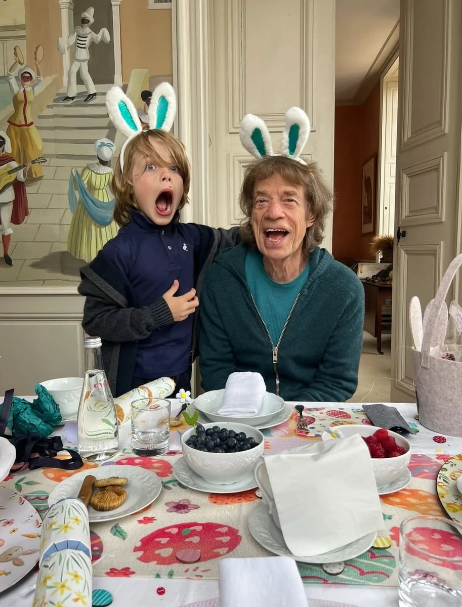 Мік Джаггер на фото з наймолодшим сином