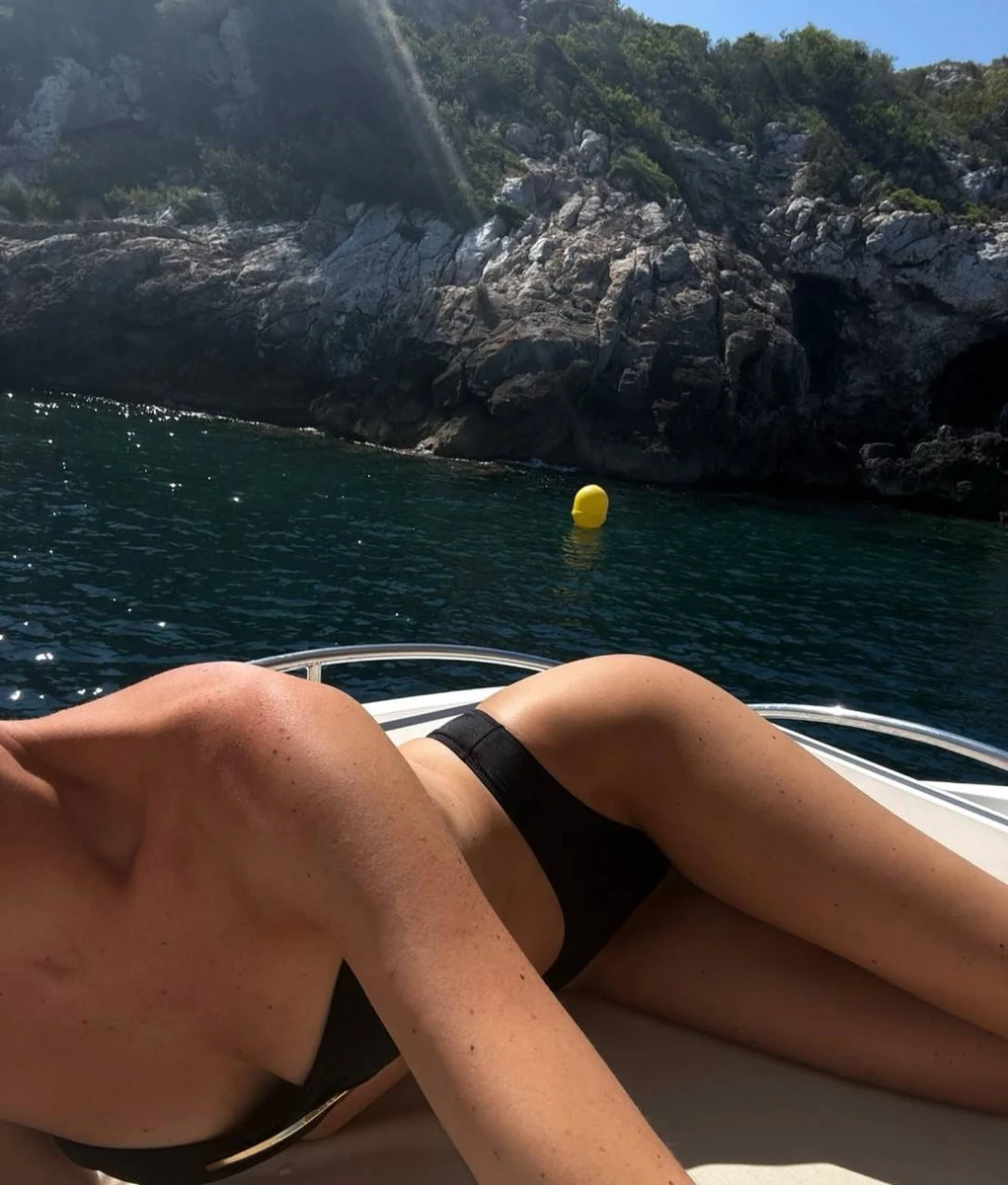 Аліна Френдій похизувалася вигинами в купальнику