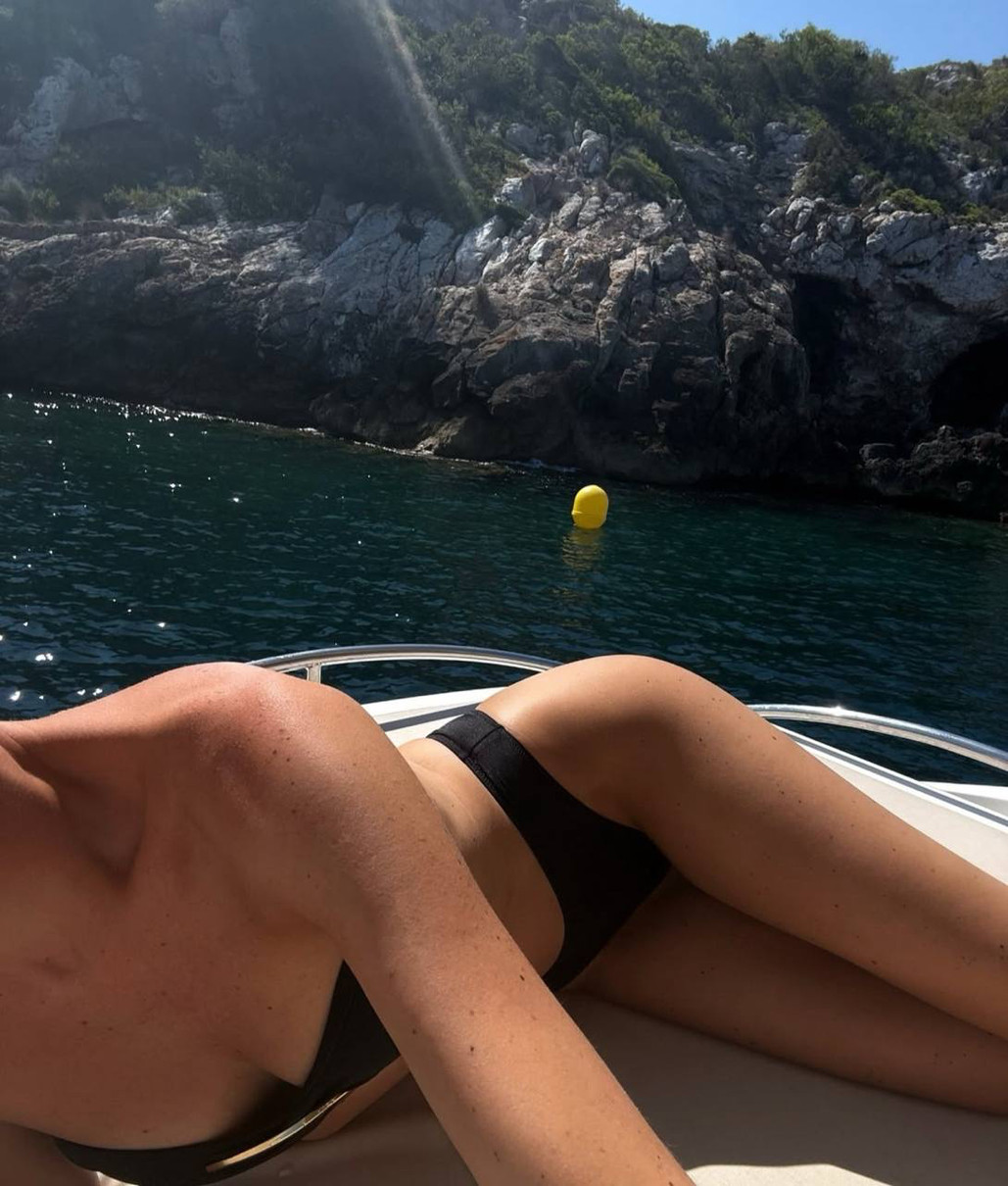 Аліна Френдій похизувалася вигинами в купальнику