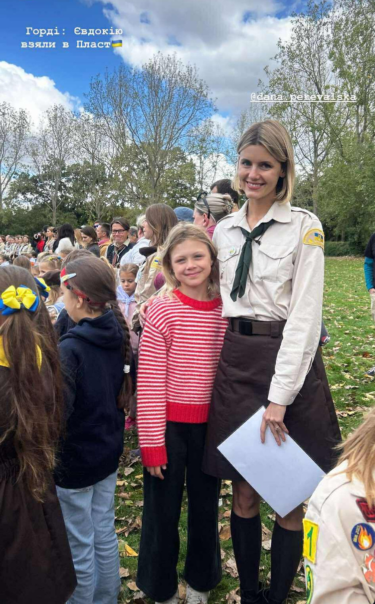 Оля Фреймут показала свою дочку в скаутській організації