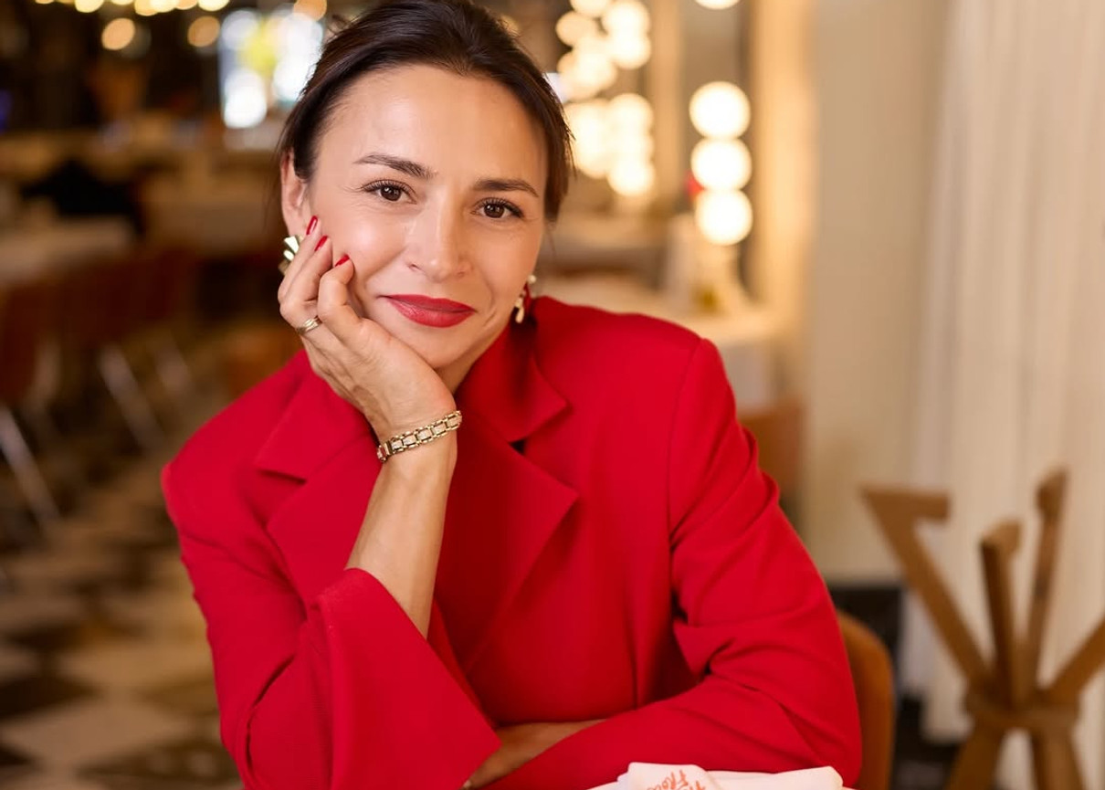 Ілона Гвоздьова позує для фото