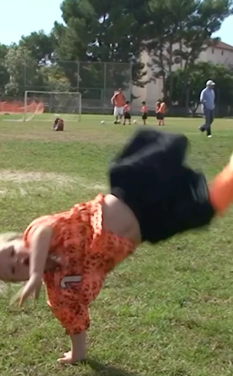 Девід і Вікторія Бекхеми показали сина Круза на футболі