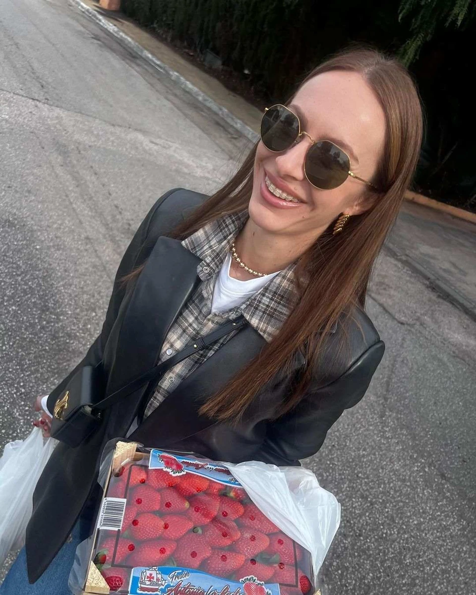 Остапчук ласує винцем, паельєю та іншими іспанськими смаколиками