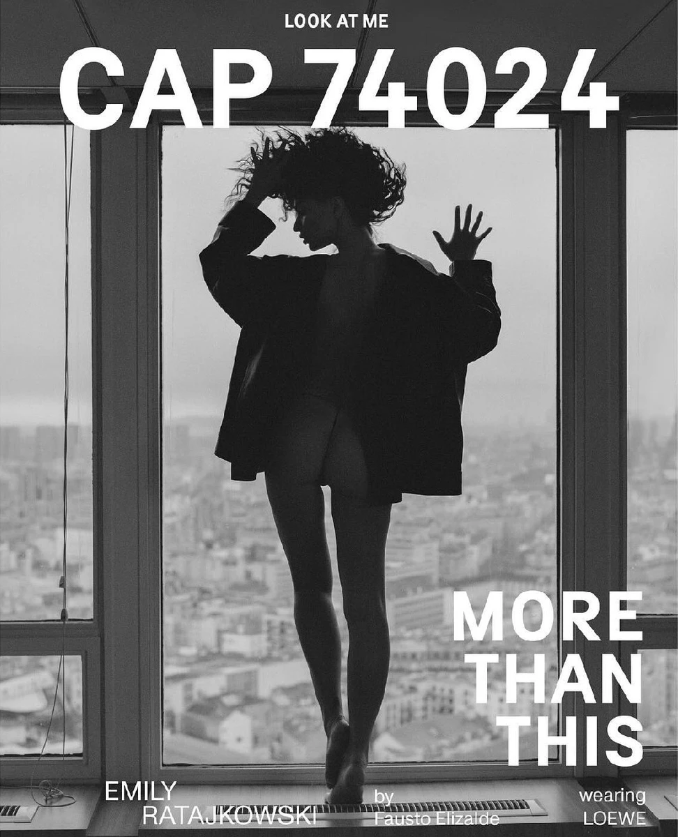 Емілі Ратаковскі попозувала у стильному луці