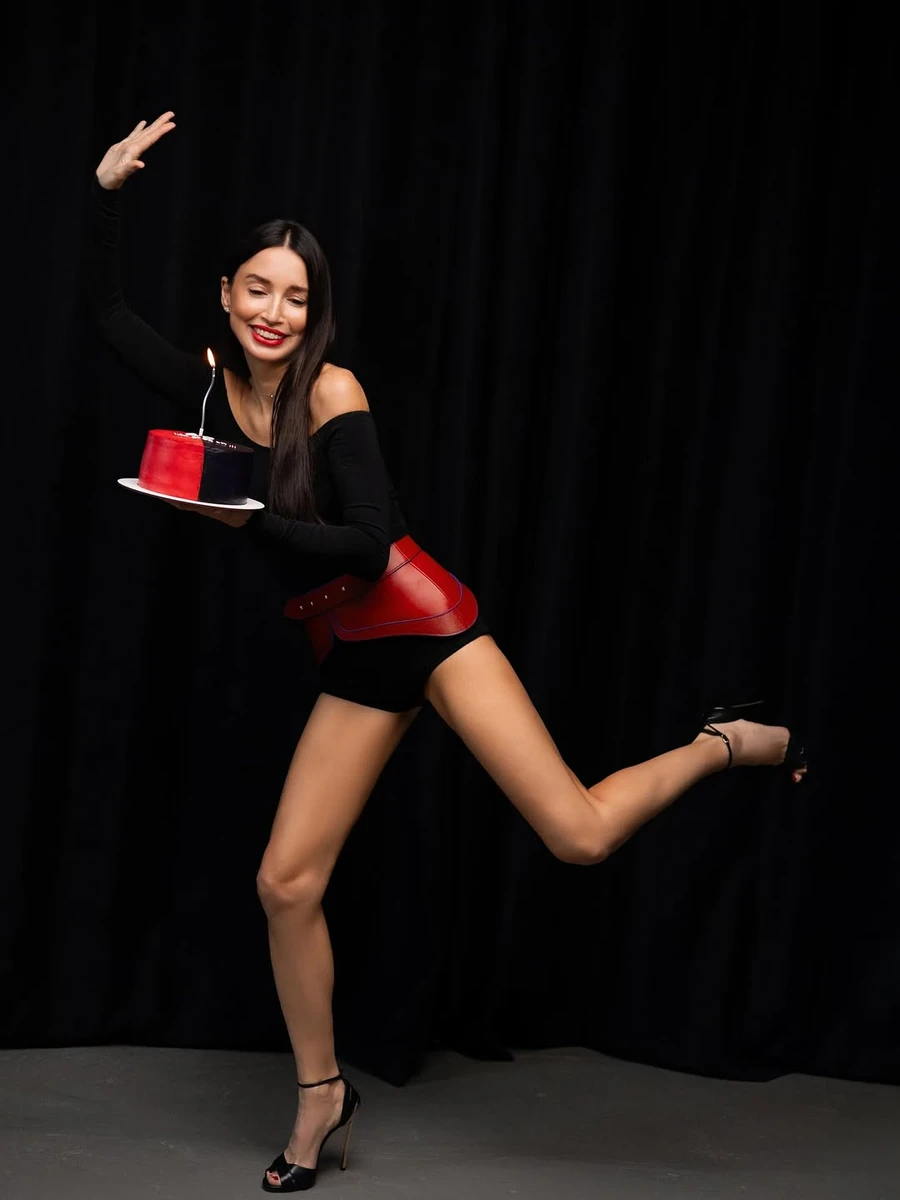 Марина Арістова у боді наробила ефектних фото на своє 40-річчя