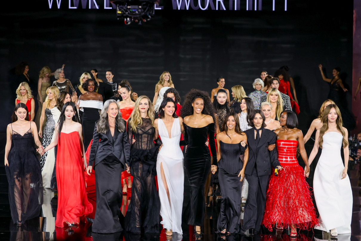 Показ Лореаль в Парижі