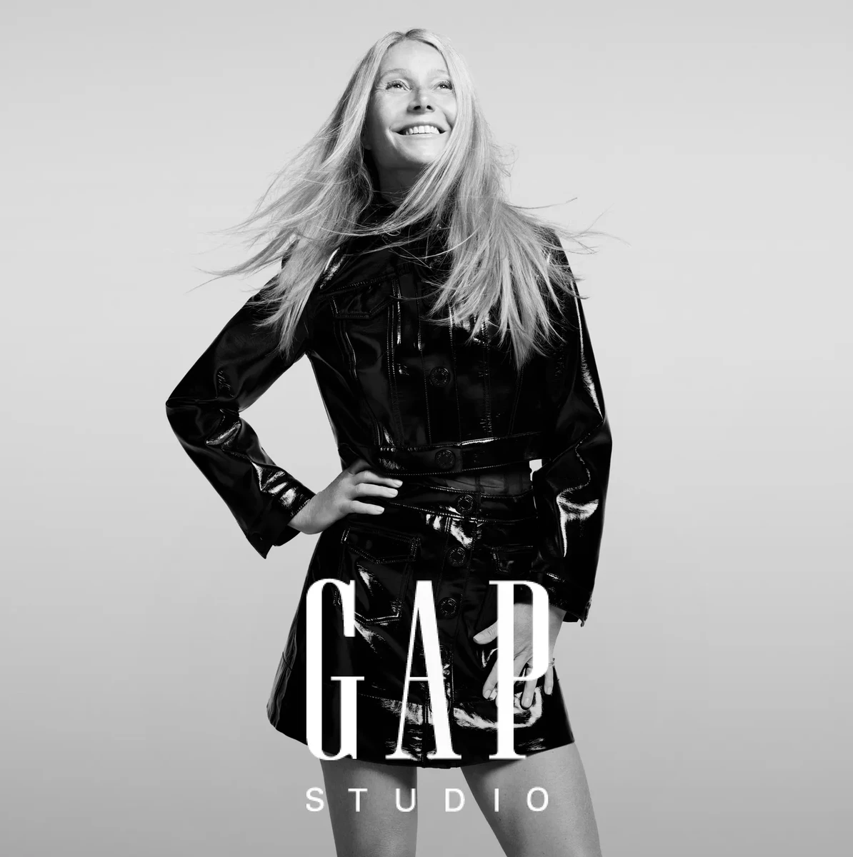 53-річна Гвінет підтримує чудову форму і позує не лише в міні, а і в спідньому