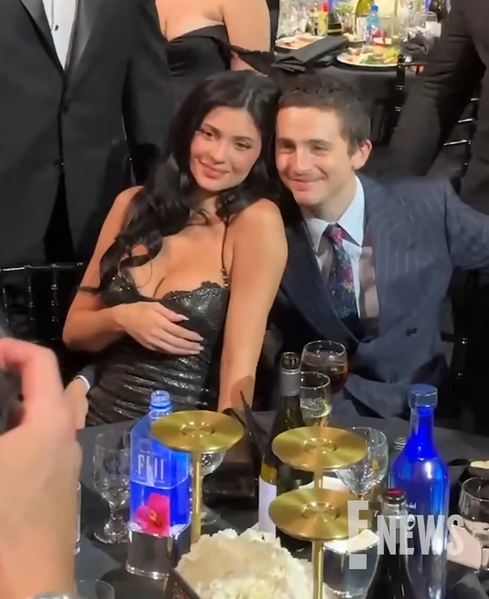 Кайлі Дженнер і Тімоті Шаламе замилували своїми обіймами на кінопремії